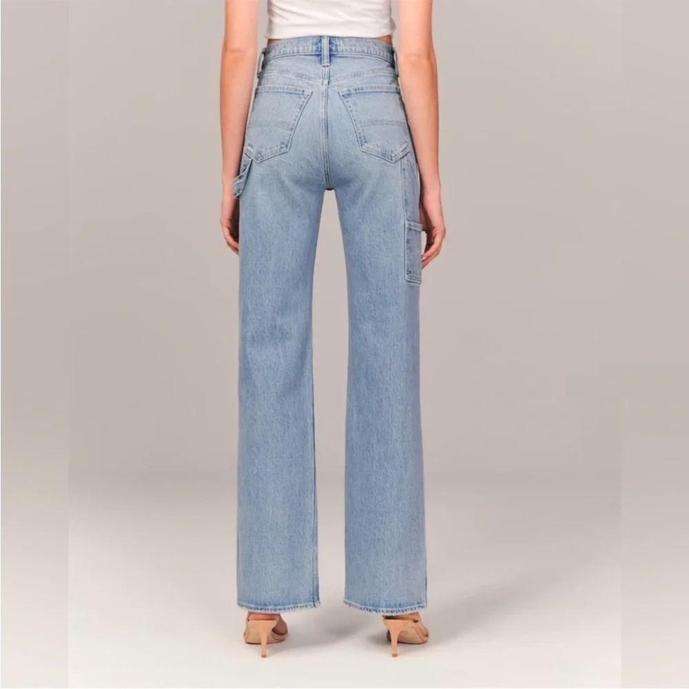Abercrombie & Fitch high rise 90s relaxed Jean with carpenter details. - Picture 3 of 5